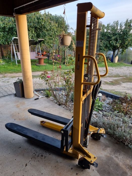Podnośnik masztowy paletowy cormak