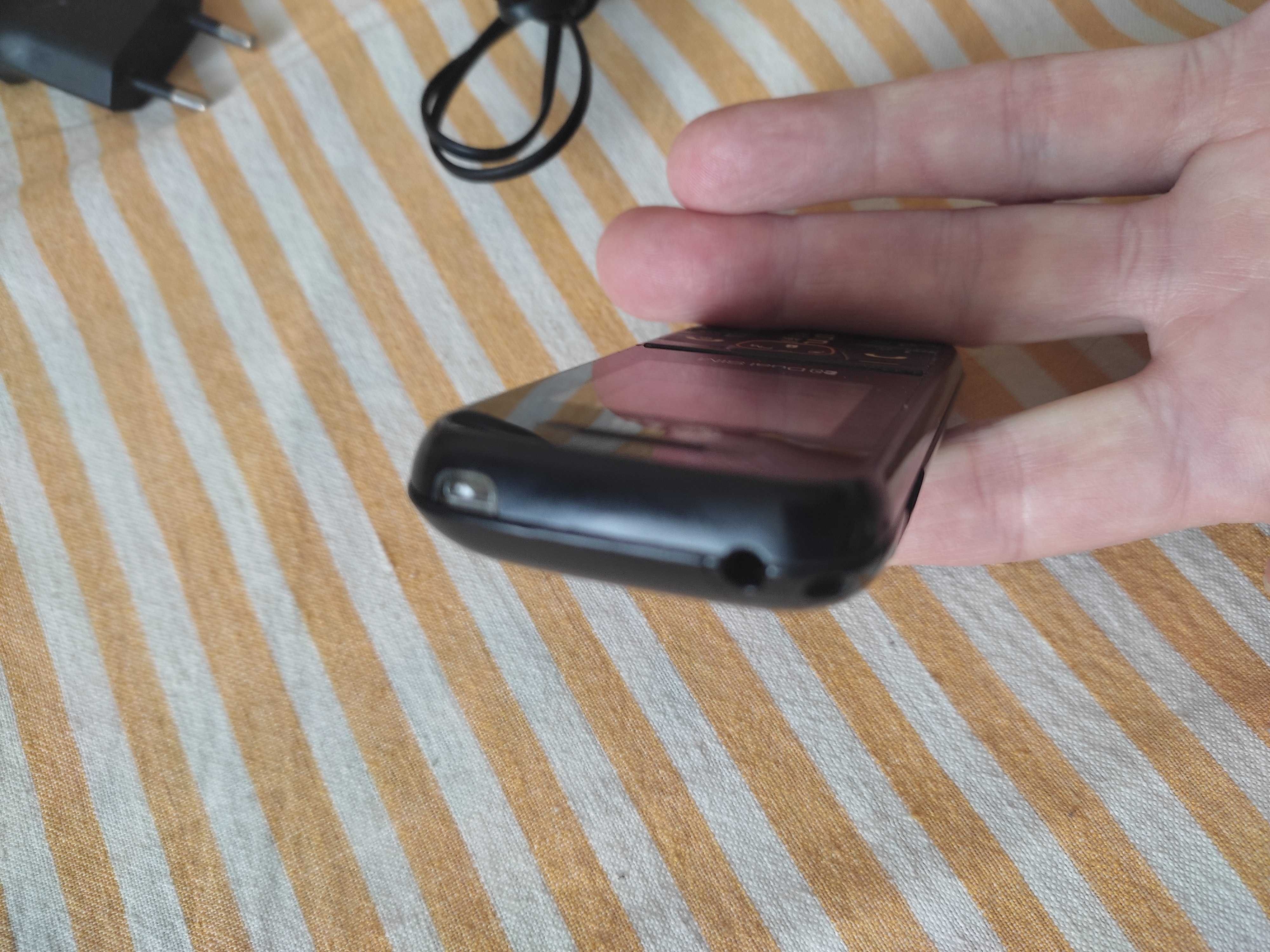Мобильный телефон LG dual sim
