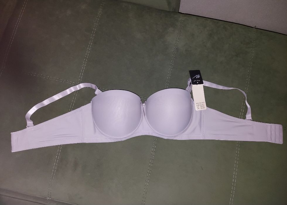 Сексуальна нижня білизна - комплекти, бюстгальтери, топи, пенюари