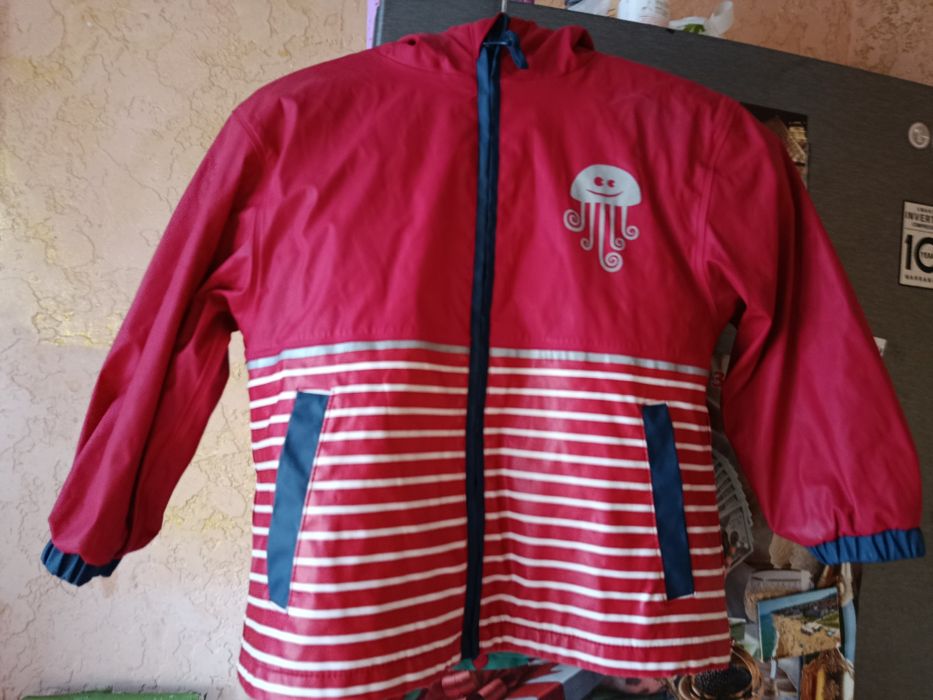 Курточка  на девочку от 3-4 лет