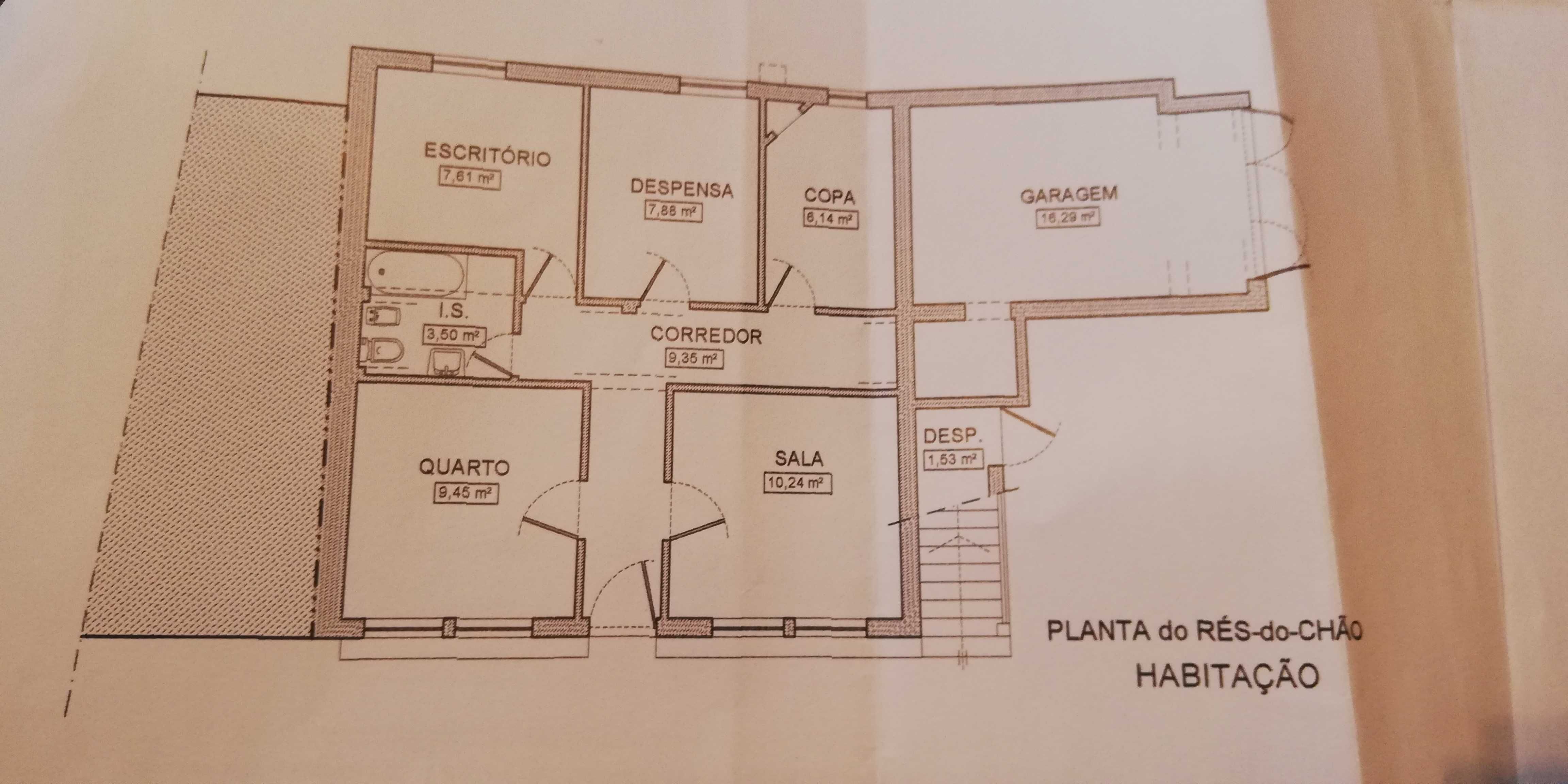 Quinta com 2 Andares T3 e T2, Garagem, Terreno e Anexos