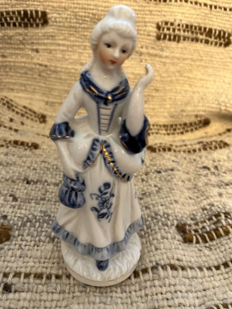 Figura porcelanowa dama