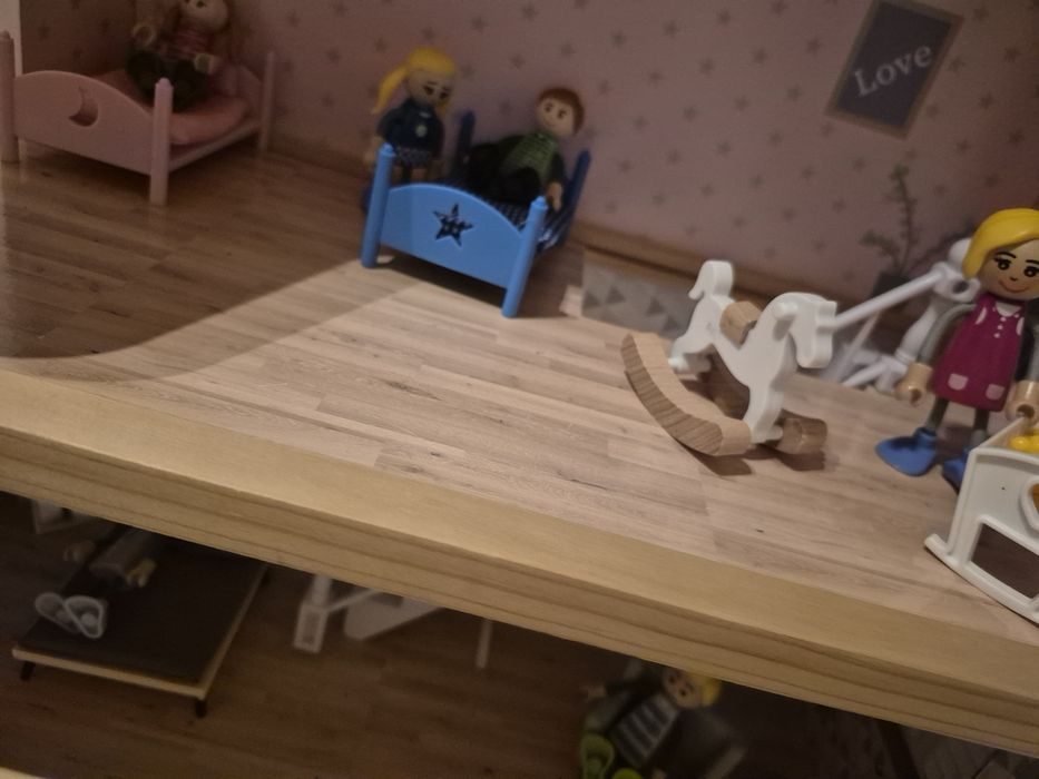 Drewniany domek dla lalek z mebelkami lidl