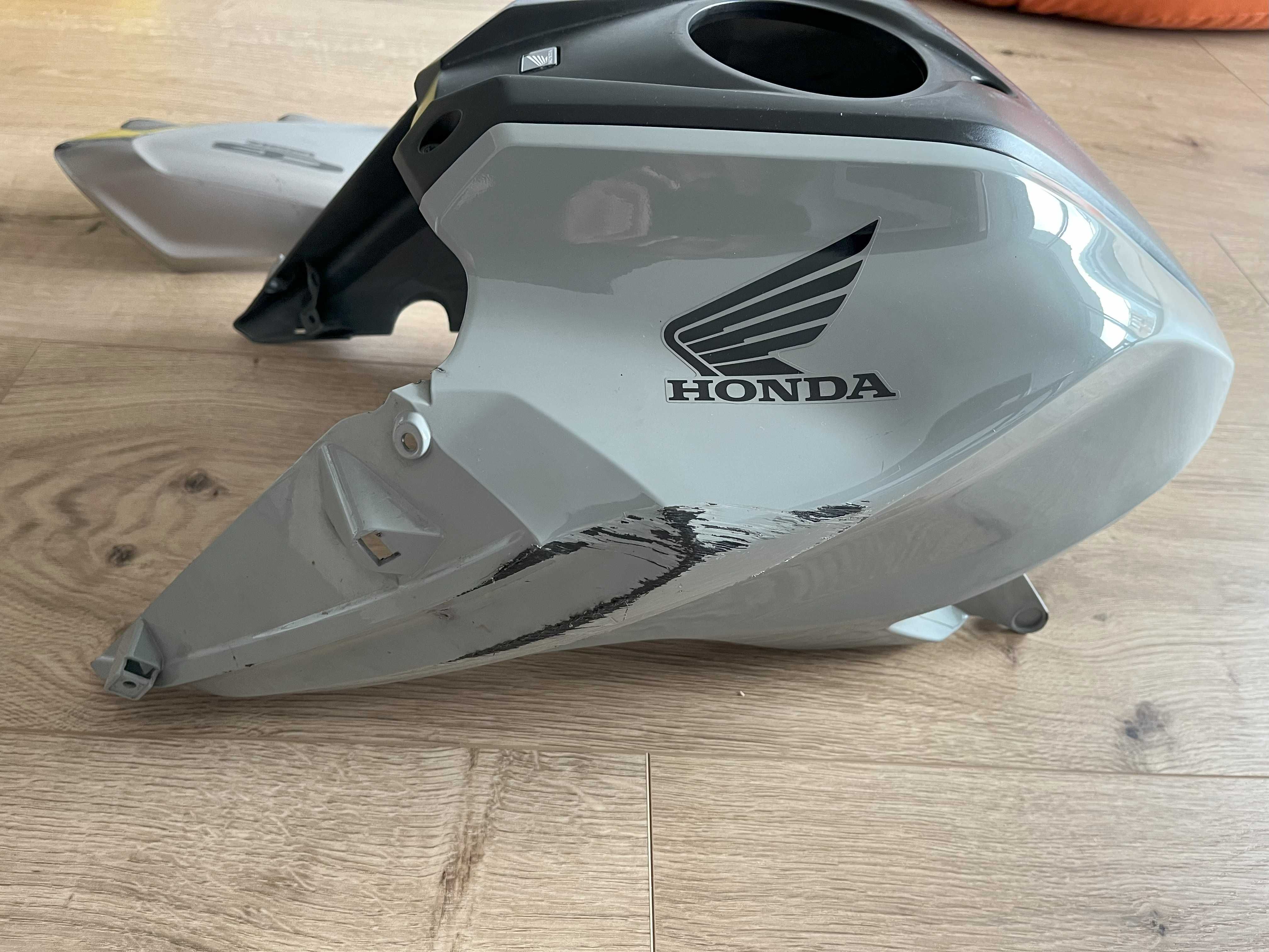 Honda CB125R 2021r części owiewka półka set