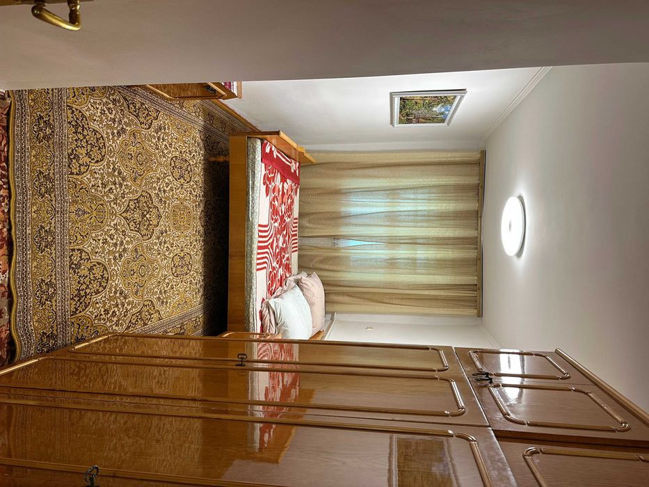 Продам двокімнатну квартиру в центрі смт. Білогір’я