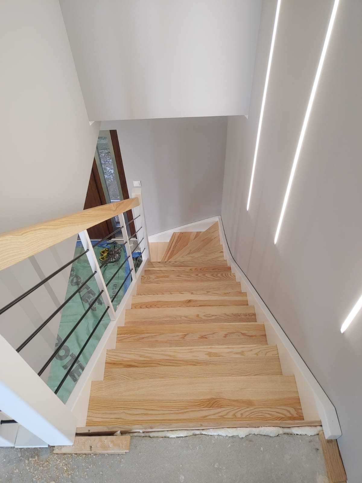 Schody Q - drewniane dab jesion Styl 3Q natura white black