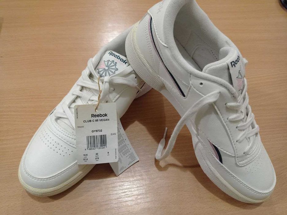 жіночі фірмові кросівки