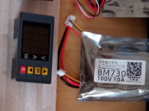 Вольтметр, амперметр, ваттметр. DC8-30V. 10 A, измерения до 100V DC.