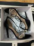 Sapatos de salto alto Guess