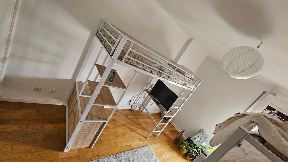 Cama alta com secretária e tomadas 90 × 200 branca c/colchão,como nova
