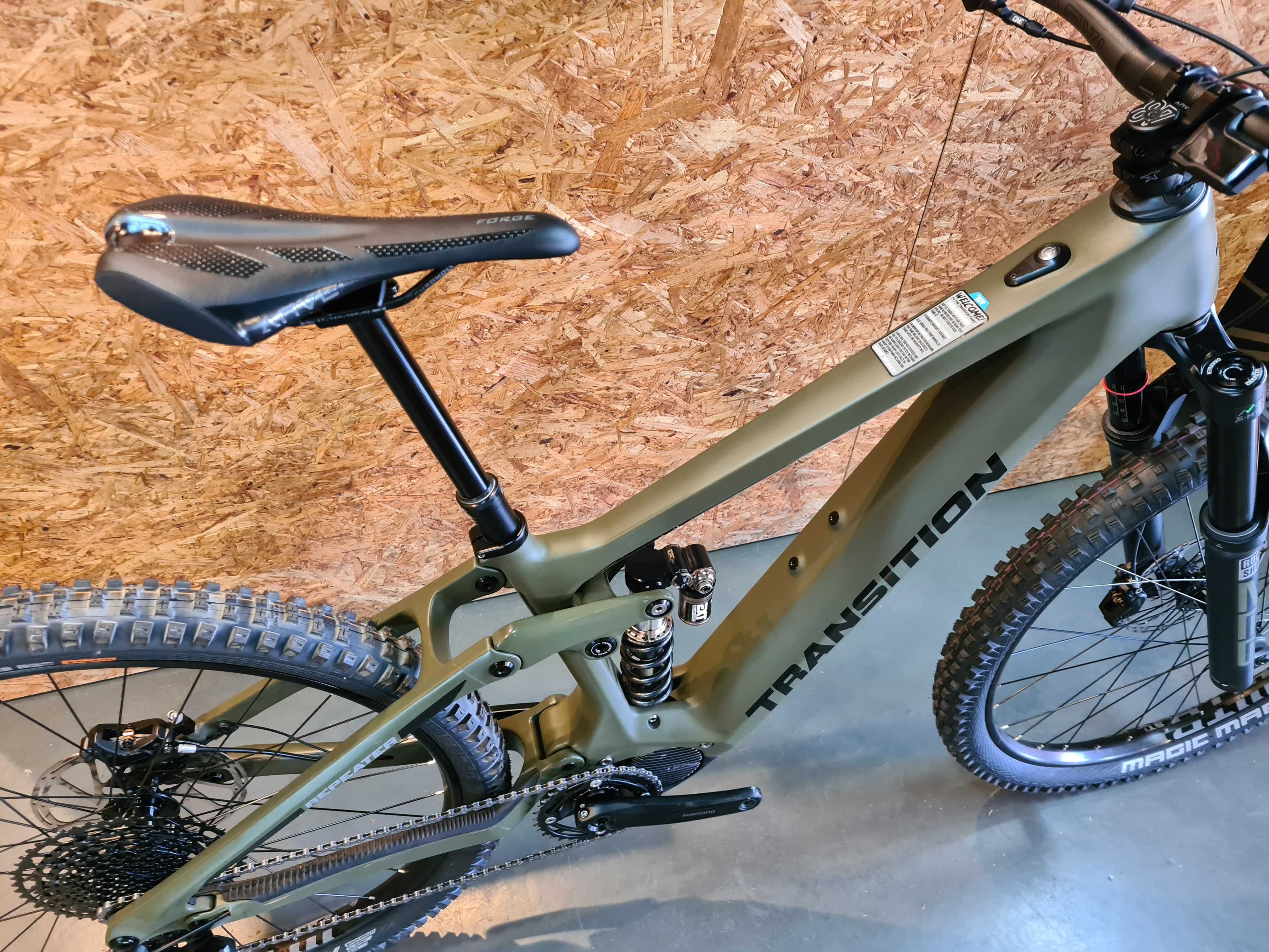 Bicicleta Enduro Eléctrica e-bike TRANSITION Repeater NX (como nova)