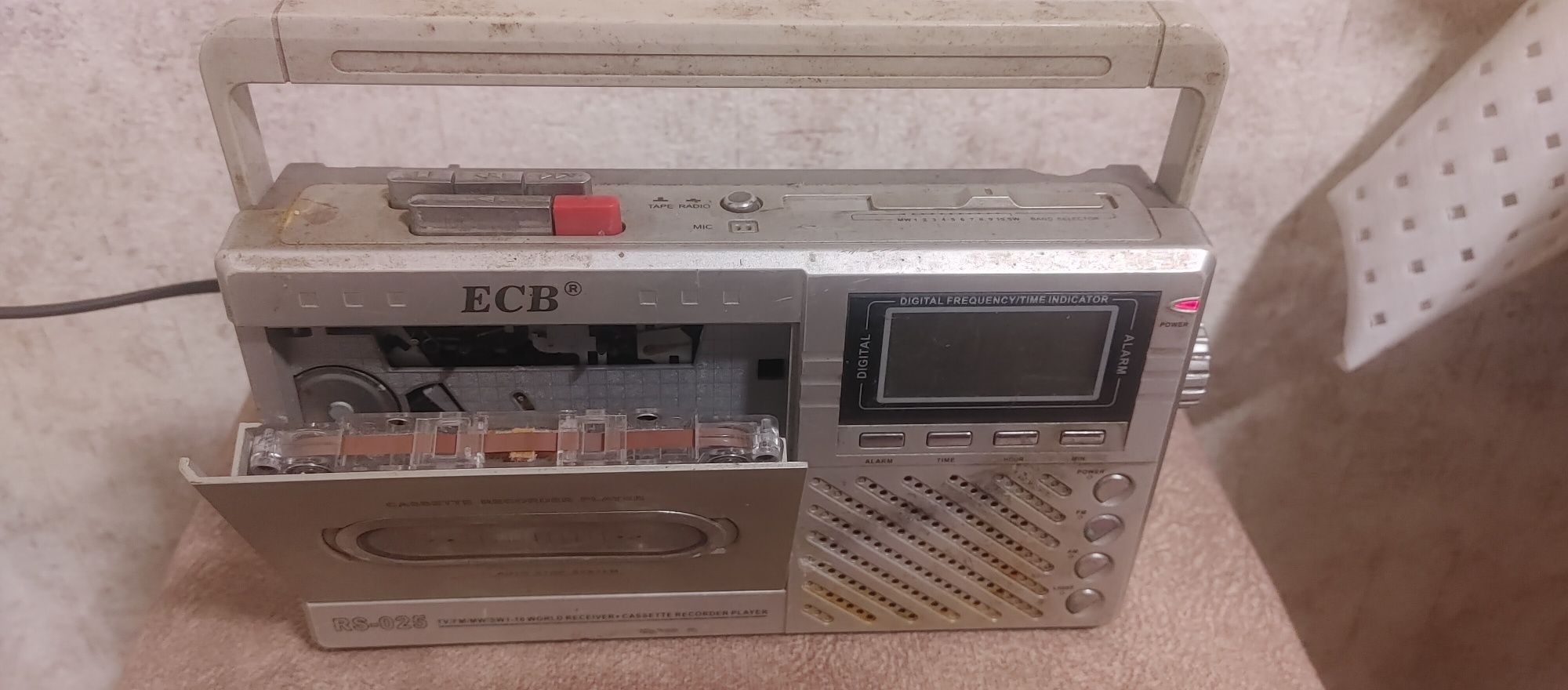 Кассетный магнитофон с радио ECB RS-025
