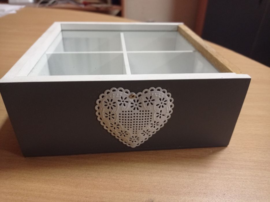 Коробка для чайних пакетиків 18х18х7 см б/у