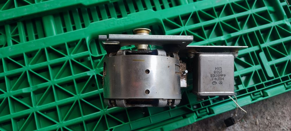 Мотор від магнітофону