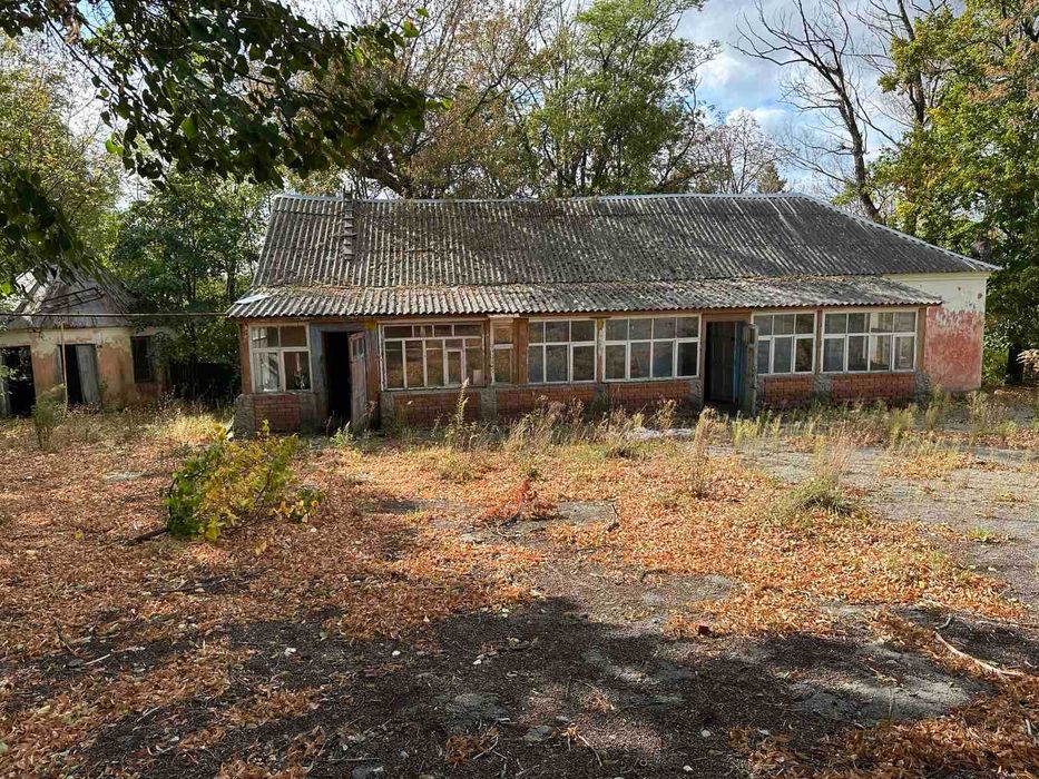 Продам бывший детский лагерь в центре пгт. Высокий