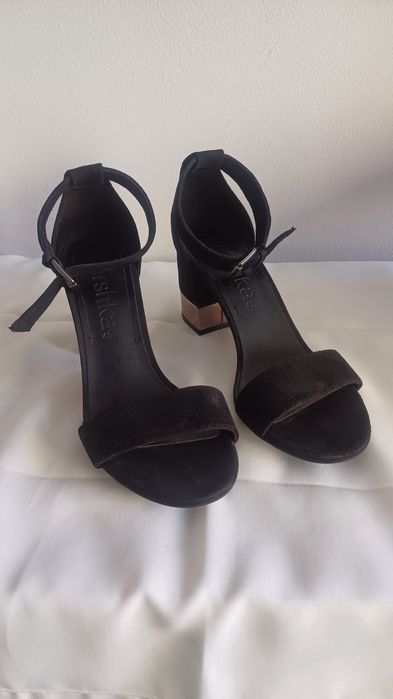 Sandálias da bershka- 40