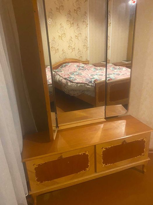 Тумбочка трюмо  Зеркало