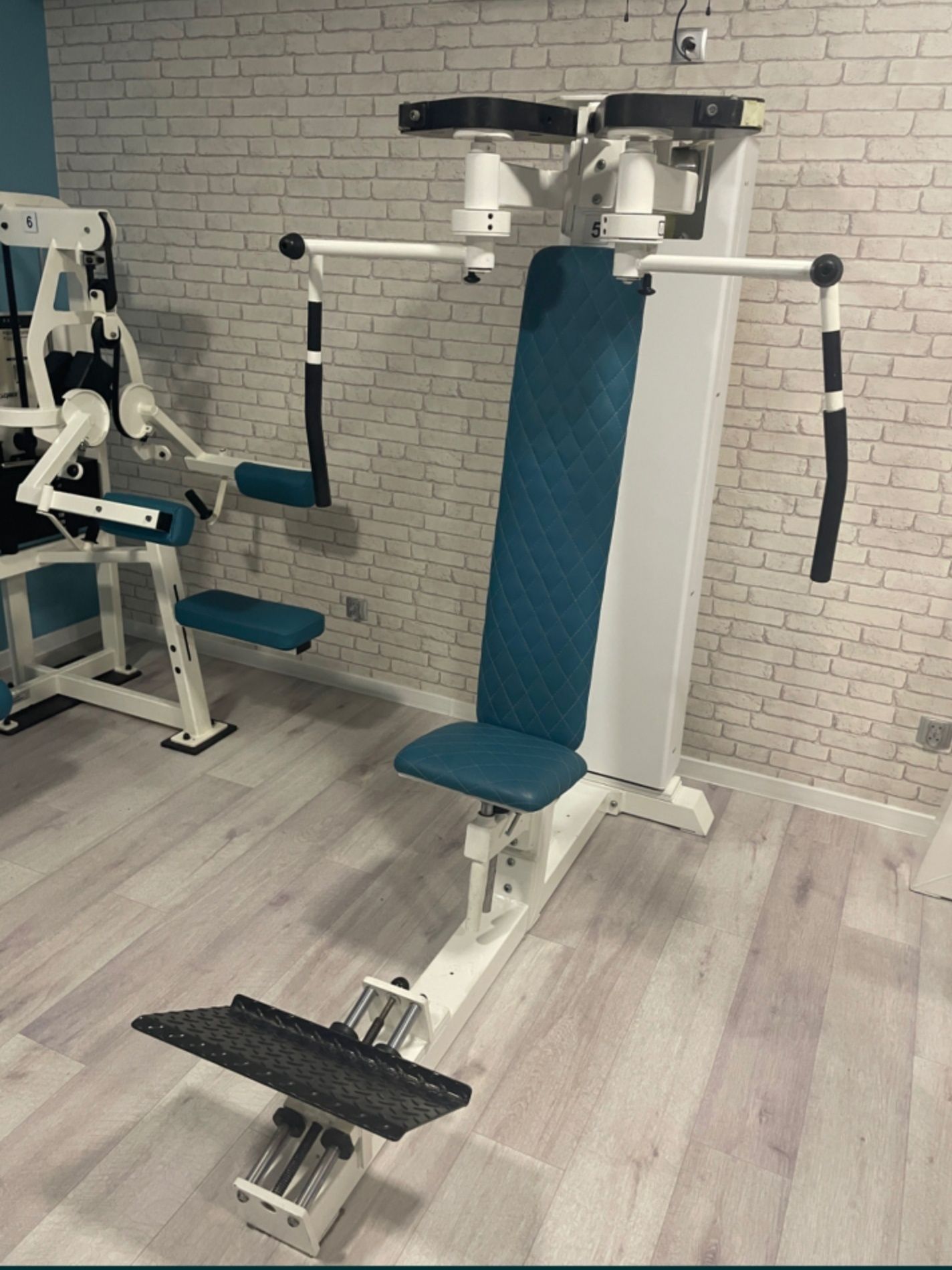 Maszyna 2w1 na klatke i tył barków Batterflay  Gym 80