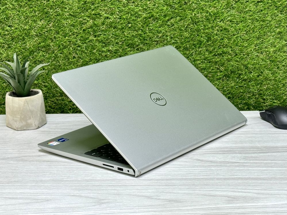 Потужний ноутбук Dell Inspiron 3520 ( 15.6'' IPS / Core i7-1255u )