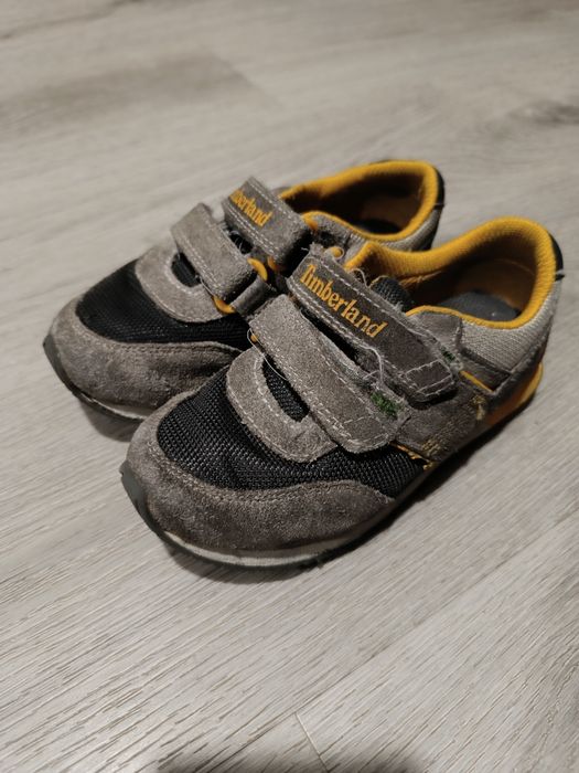 Vendo 6 pares de calçado para menino entre o n27 e o 30