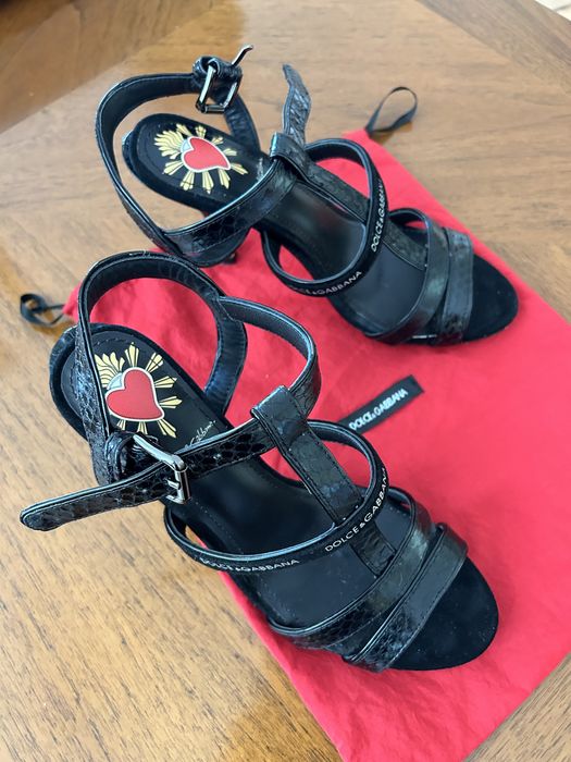 Sprzedaż sandałów