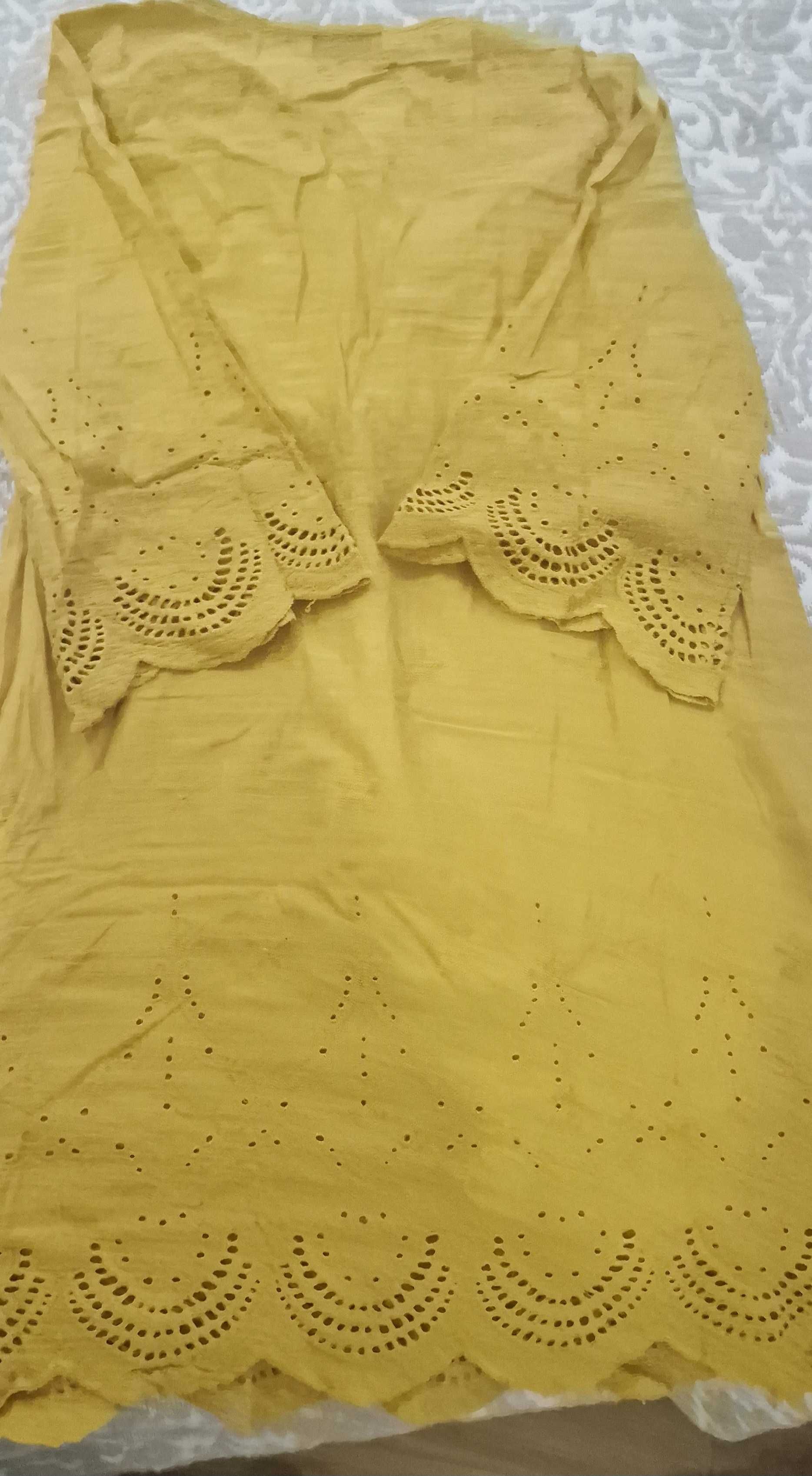 Vestido amarelo com bordado
