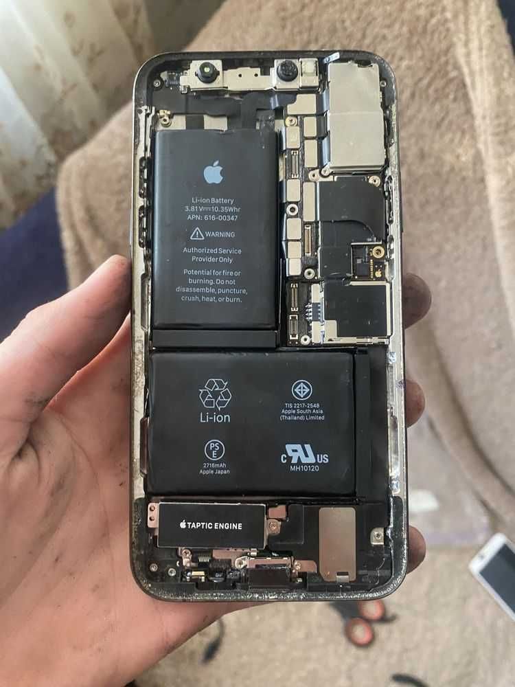 Смартфон IPhone по запчастинах