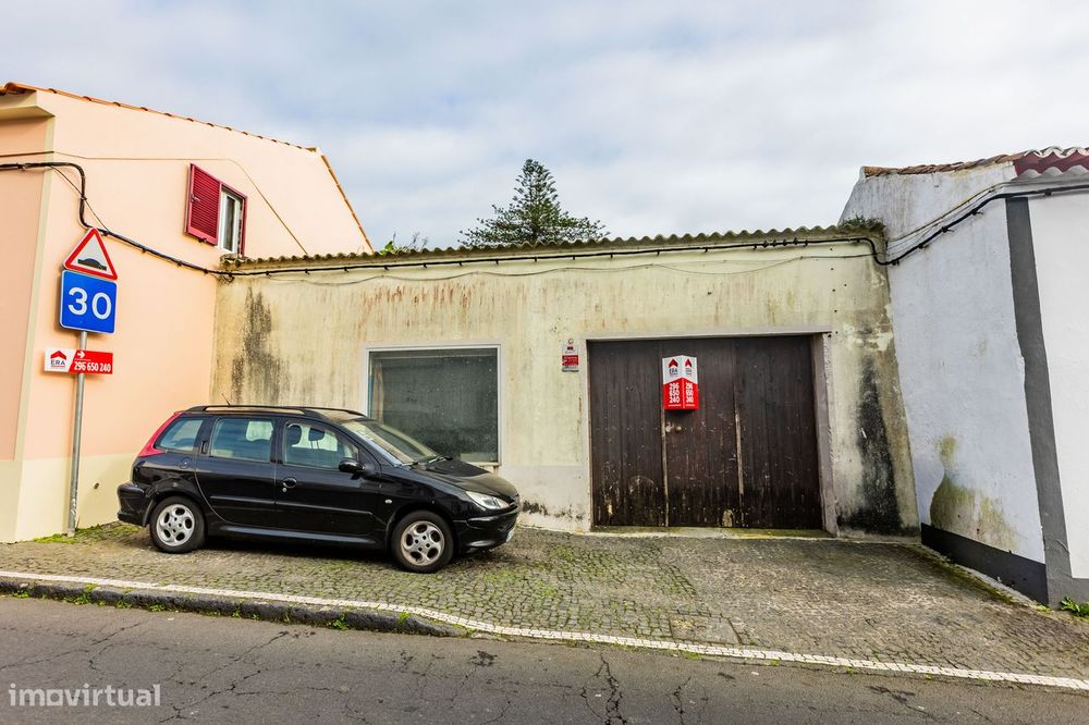Garagem 108m2 - Fajã de Cima