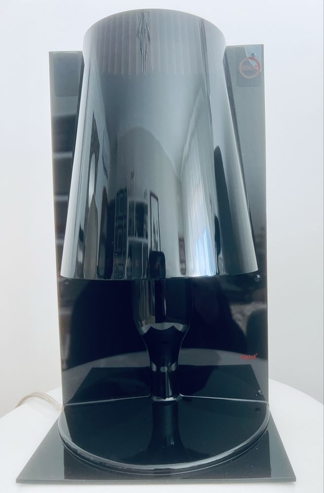 Candeeiro de mesa preto marca kartell Take