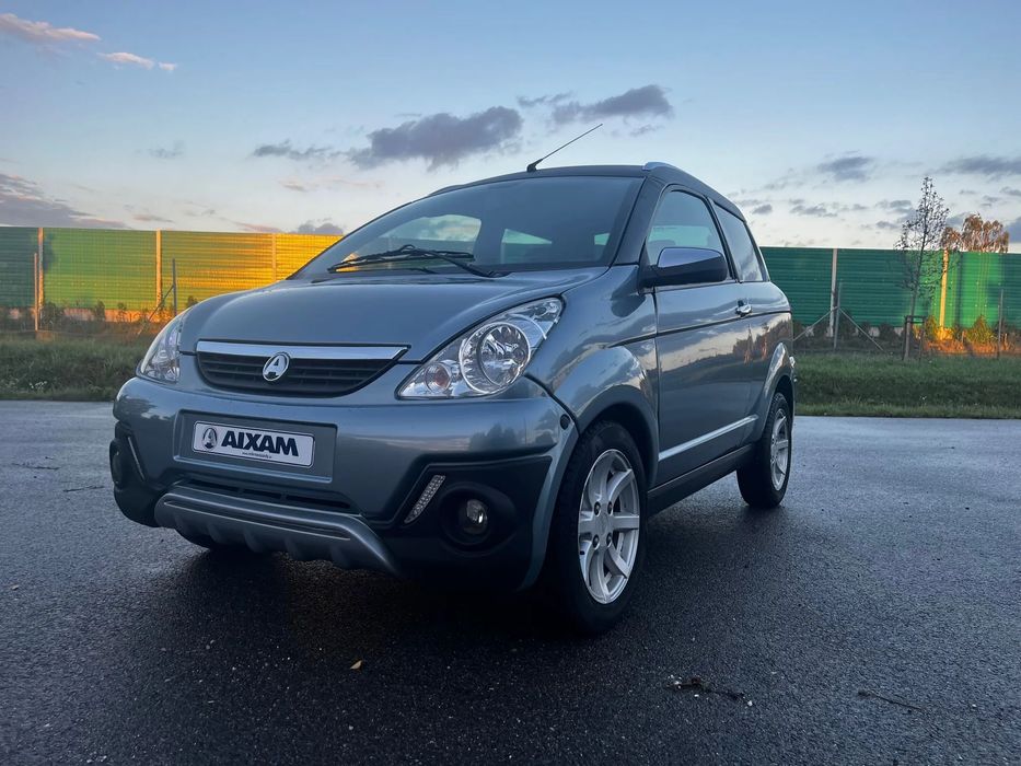 Aixam Crossover Aixam Crossover GT z 2013 roku w kolorze niebieski metallic