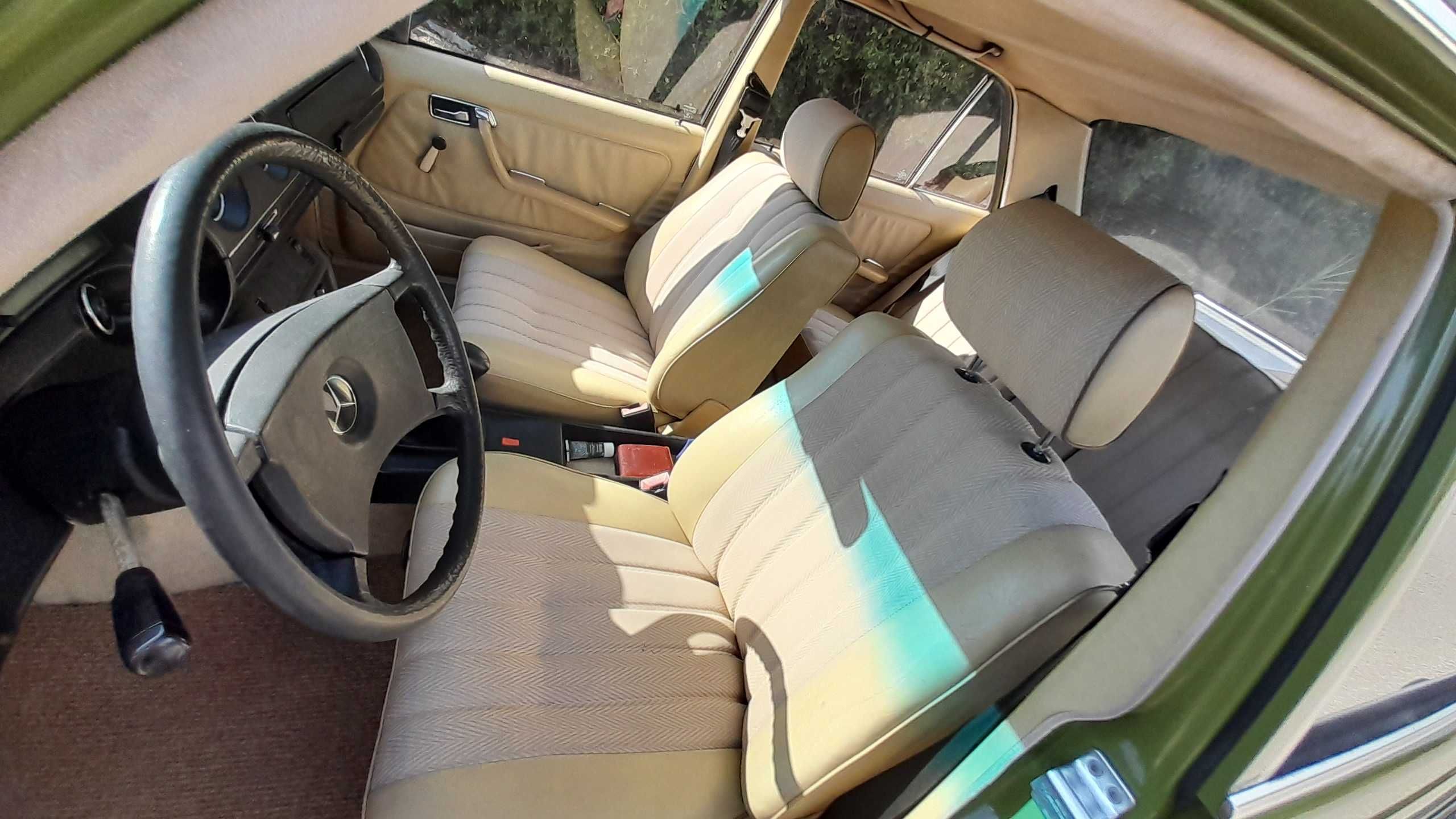 Mercedes-Benz W123 240D – Clássico Impecável