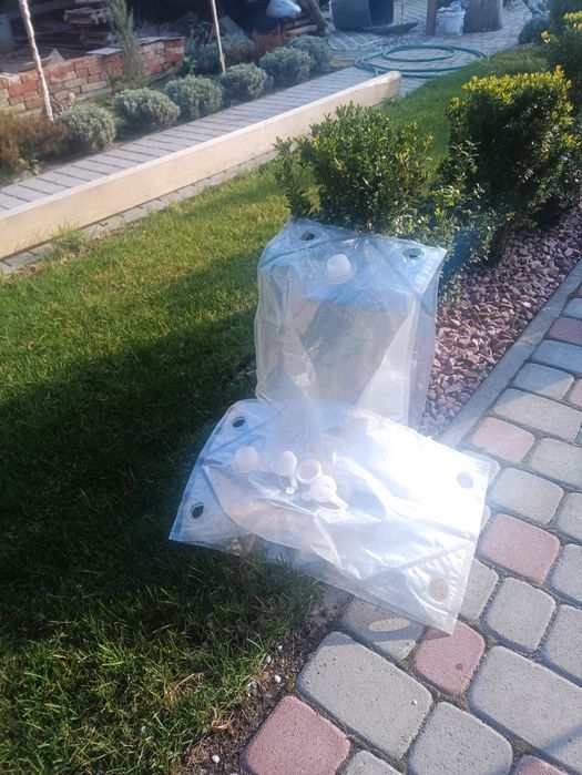 Пакет-каністра 20.5 л с краном та кришкою 


Пакети чисти, прочні, з с