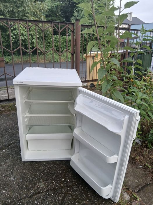 Mała lodówka chłodziarka firmy privileg  w bardzo dobrym stanie.