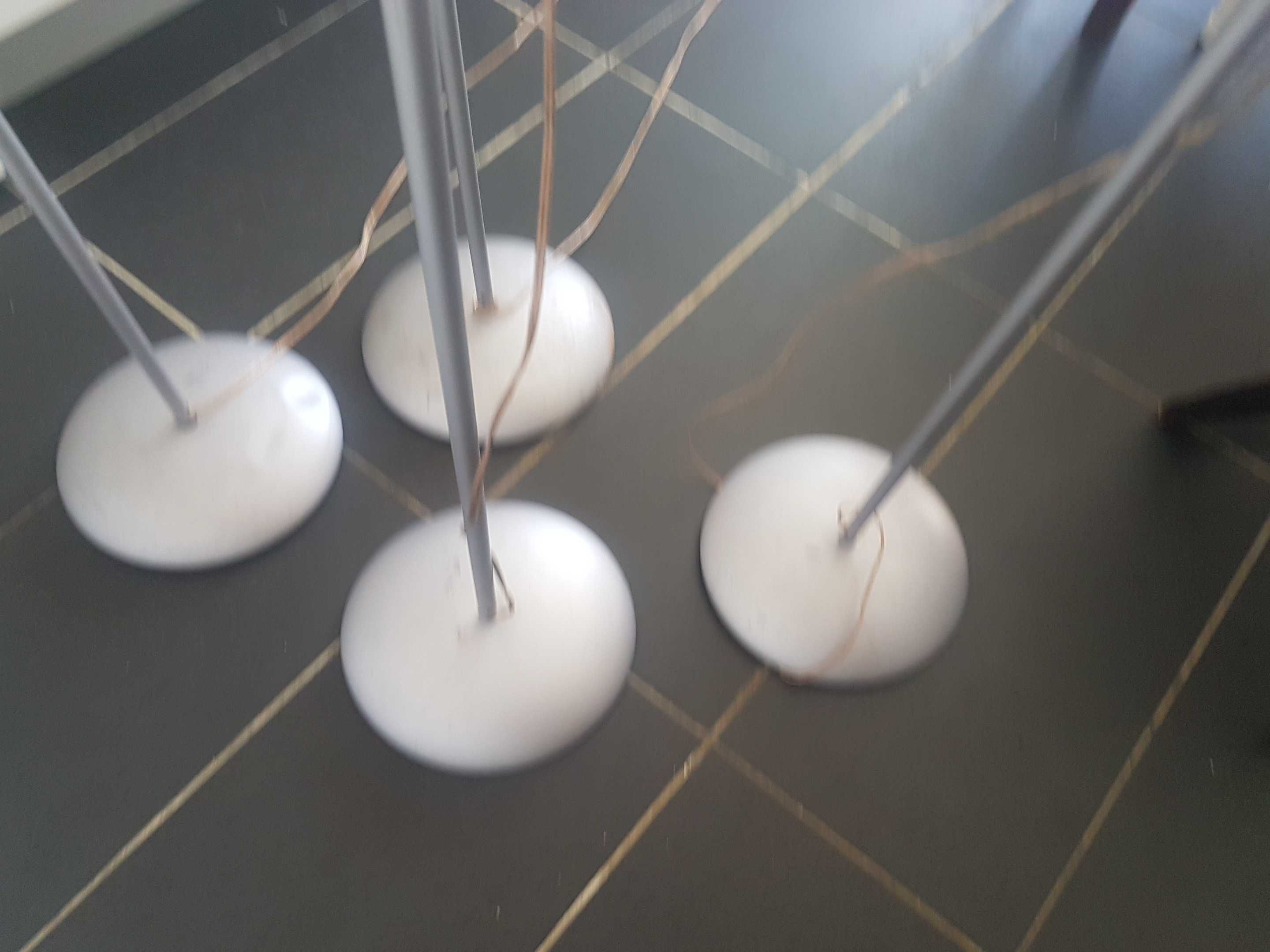 4 colunas KEF com tripé e bases