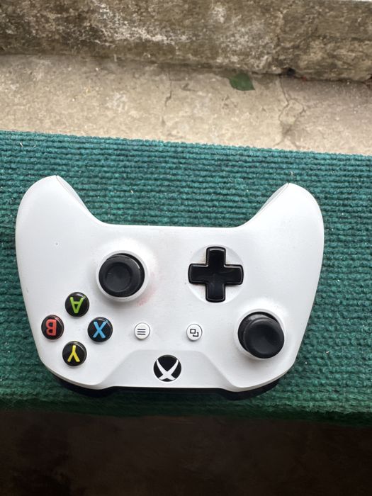 Xbox one s ,com um comando,em bom estado motivo da venda comprei outro