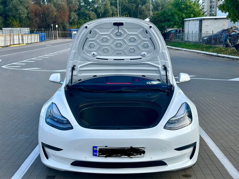продам Tesla model 3