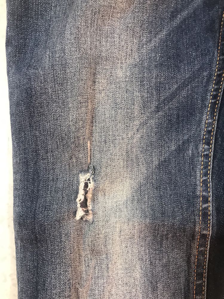 Jeansowe spodnie damskie z dziurami Pieces L