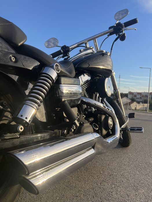 Harley-Davidson Dyna Wide Glide – Vivid Black – Excelente Estado