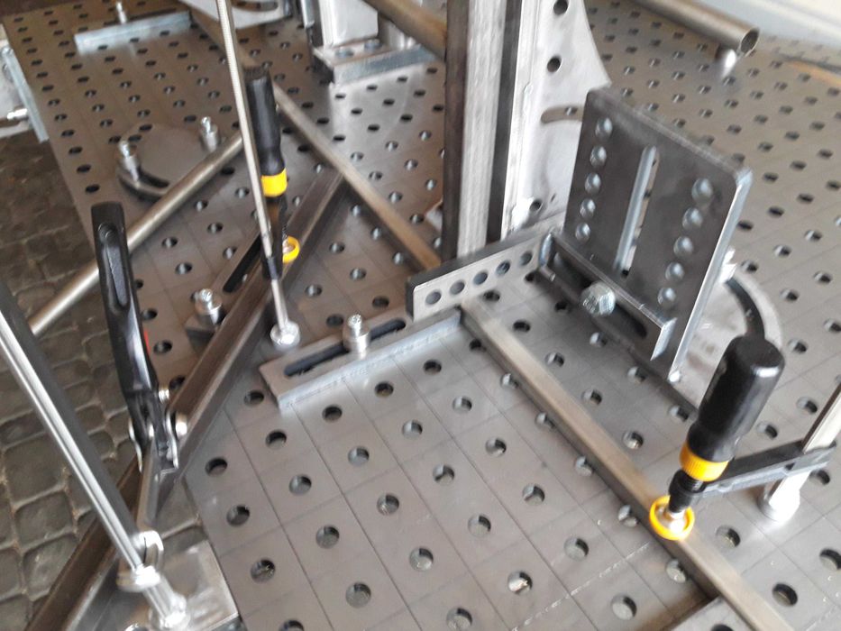 Stół spawalniczy  1000x2000    system 16  10mm.