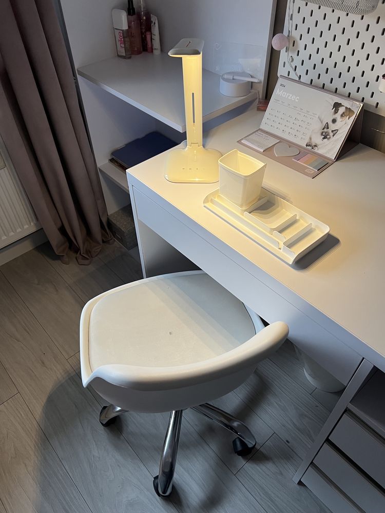 Krzesło do biurka + lampka i organizer gratis