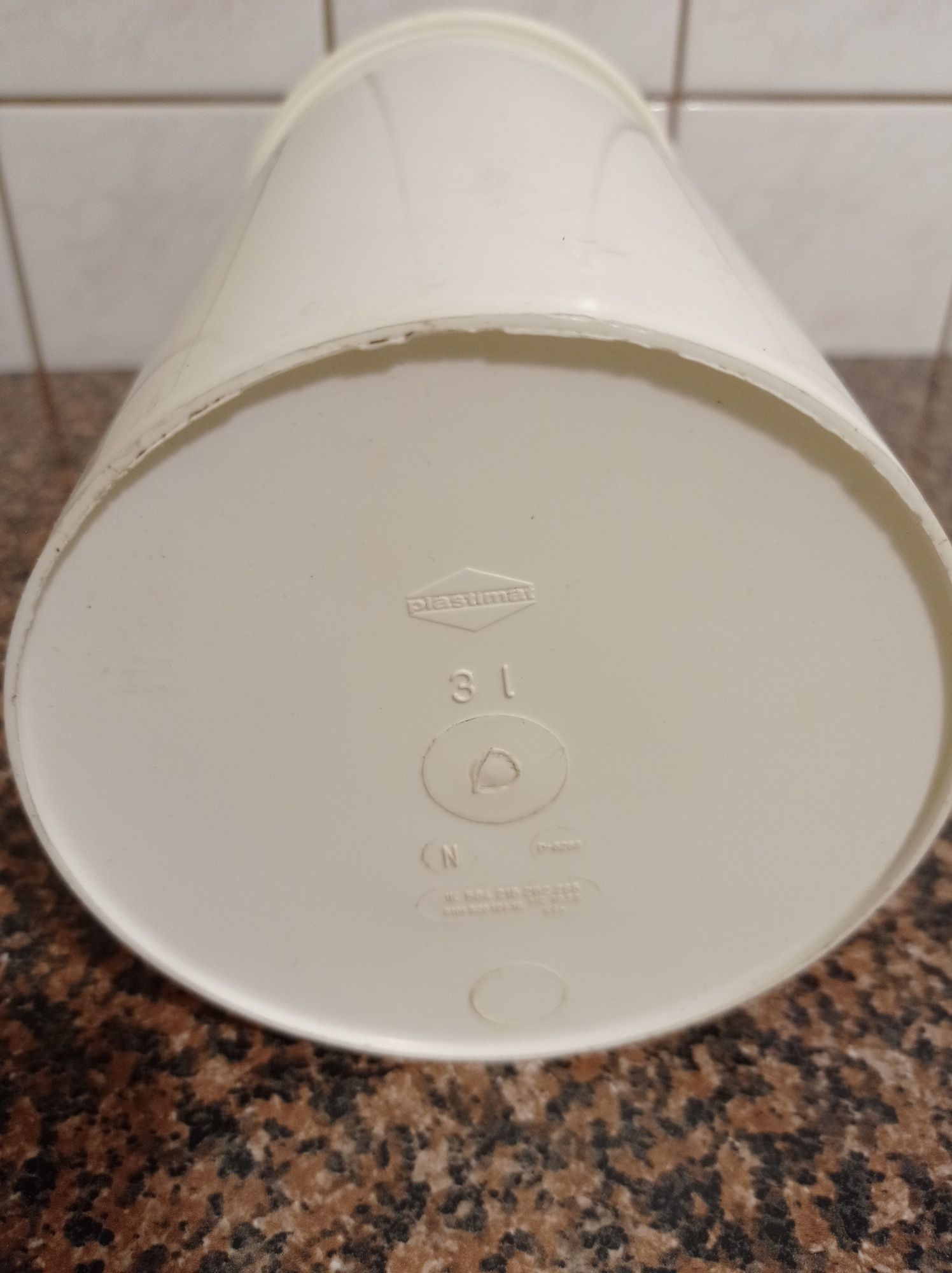 Bańka na mleko-płyny plastikowa 3 l