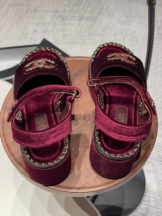 Buty, sandaly klapki, skora 210235