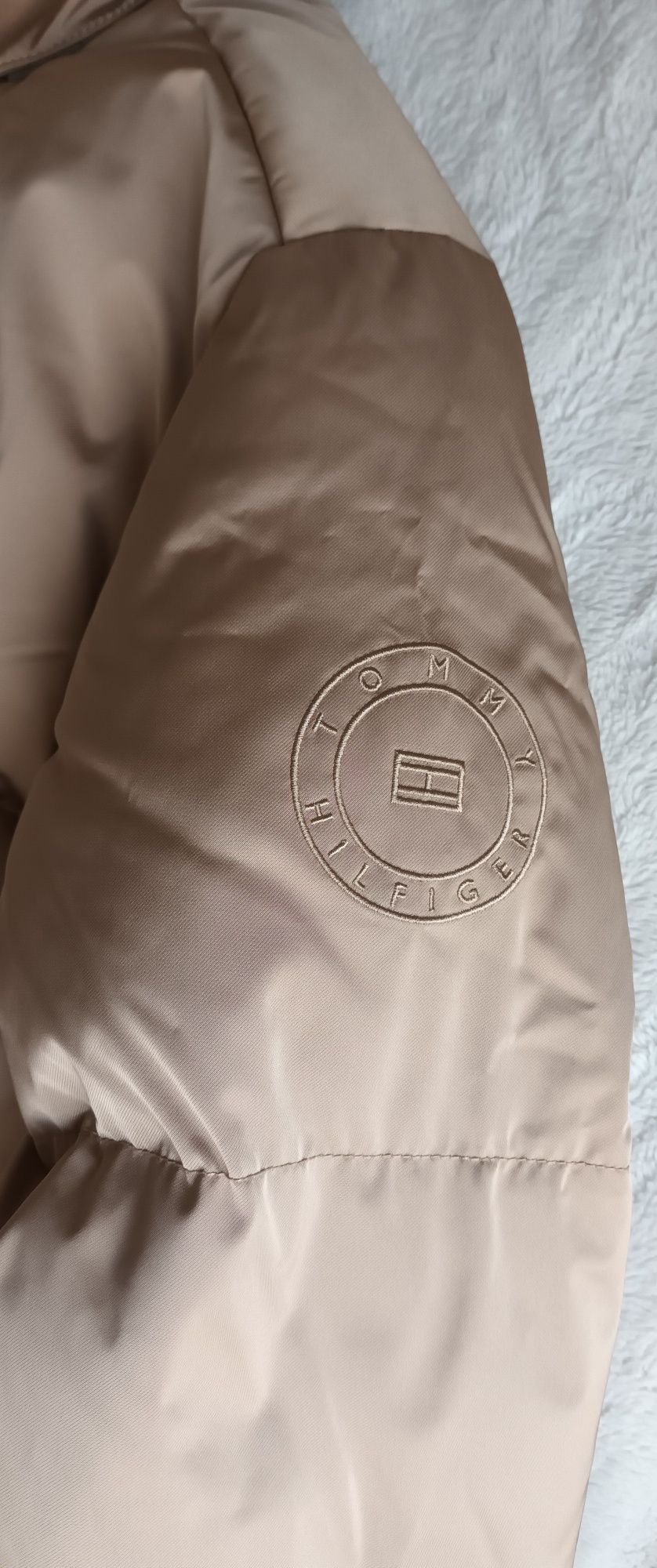 Damska kremowa kurtka puchowa Tommy Hilfiger Sateen r. L