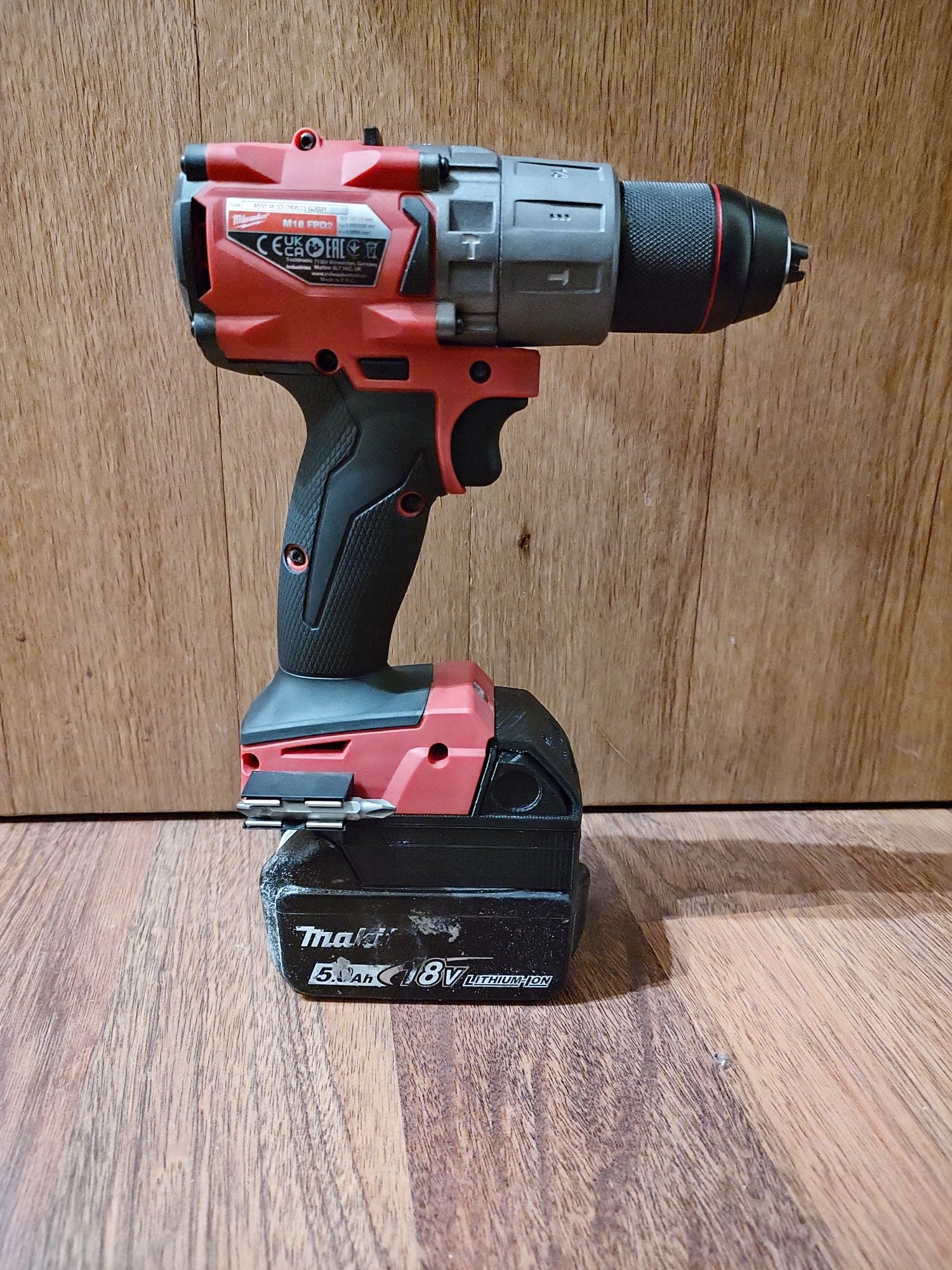 Adapter Milwaukee M18 na baterie Makita LXT