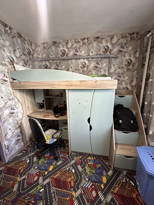 Половина цегляного будинку, з власною ділянкою