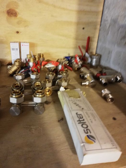 Złączki kolana trójniki mosiężne zawory reszta widoczna na fotkach