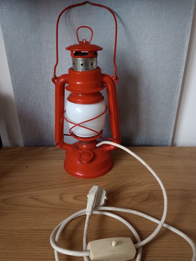 Stara lampa naftowa - elektryczna. Vintage