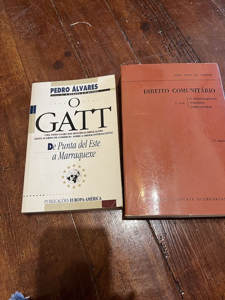 Vendo varios livros direito