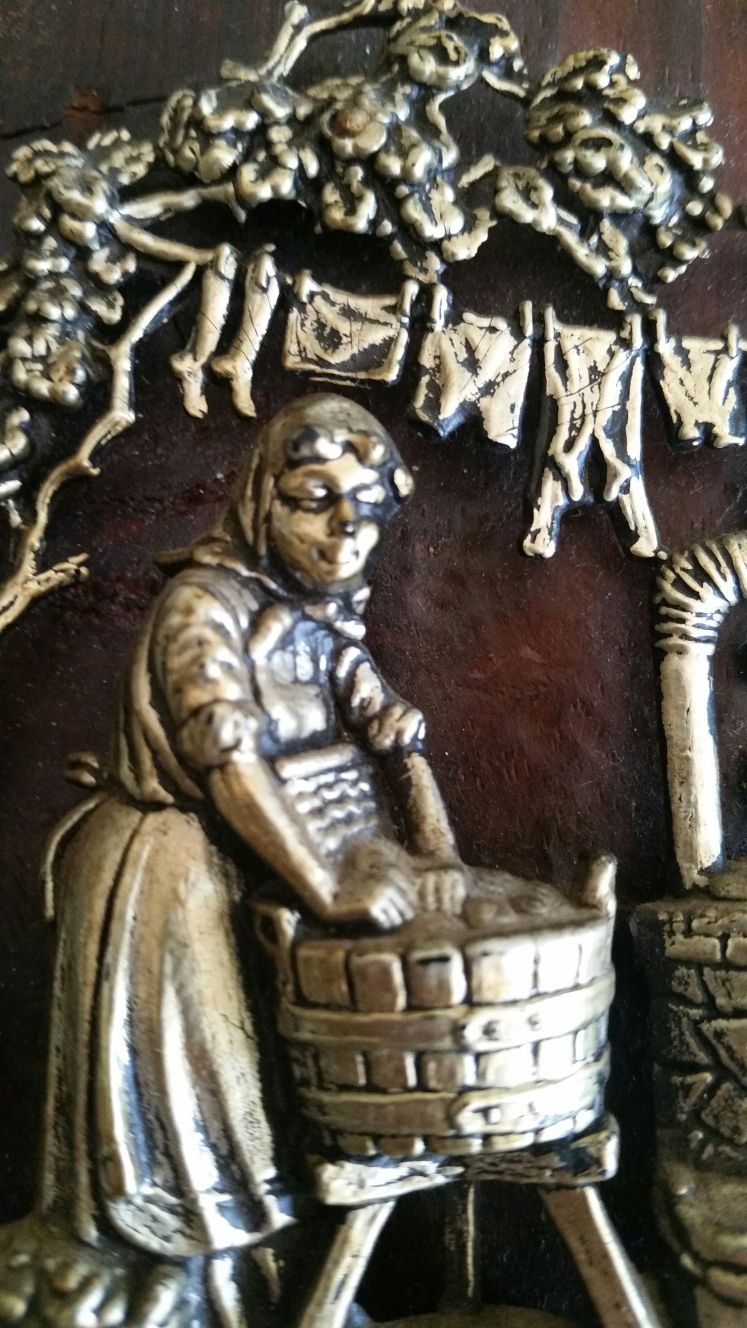 Drewniany szyld srebrny motyw ludowy kobieta do zawieszenia