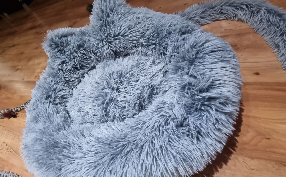 Pluszowe legowisko dla kota